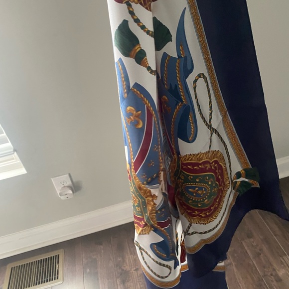 Beautiful silk scarf - Picture 6 of 8